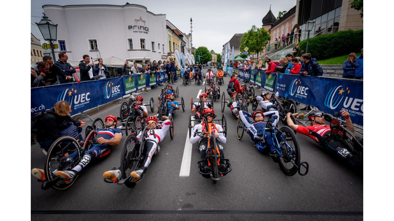 Start des Strassenrennens der Handbike Para-Cycling EM in Oberösterreich. (Copyright Sam Buchli)