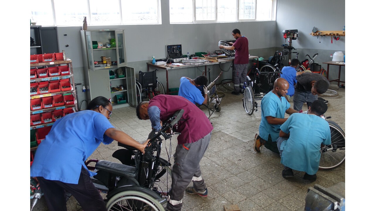 Auch das Werkstatt-Team in Äthiopien hat alle Hände voll zu tun.